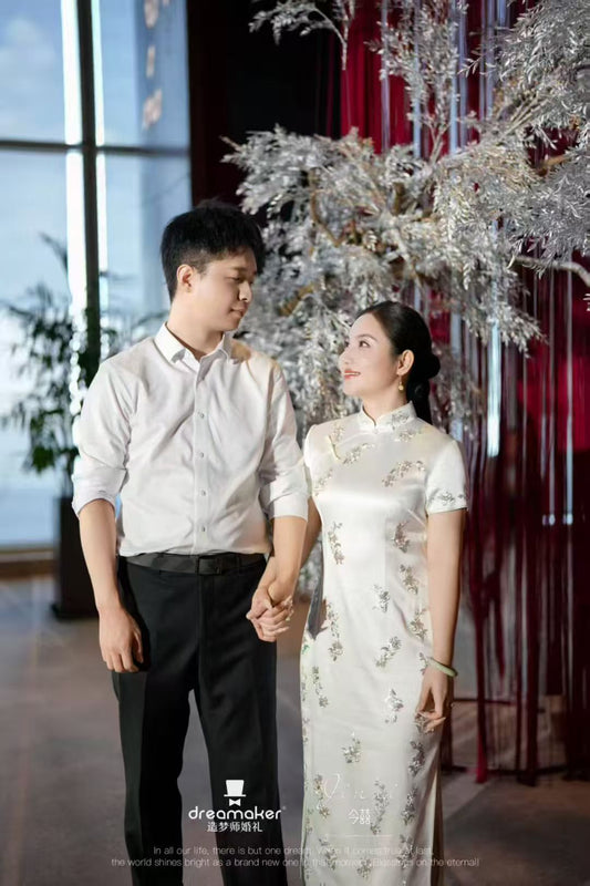 Ivory Silk Wedding Qipao with Silver Embroidery – Baishi Hexin