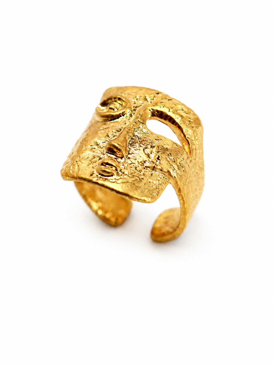hammered gold statement ring side view