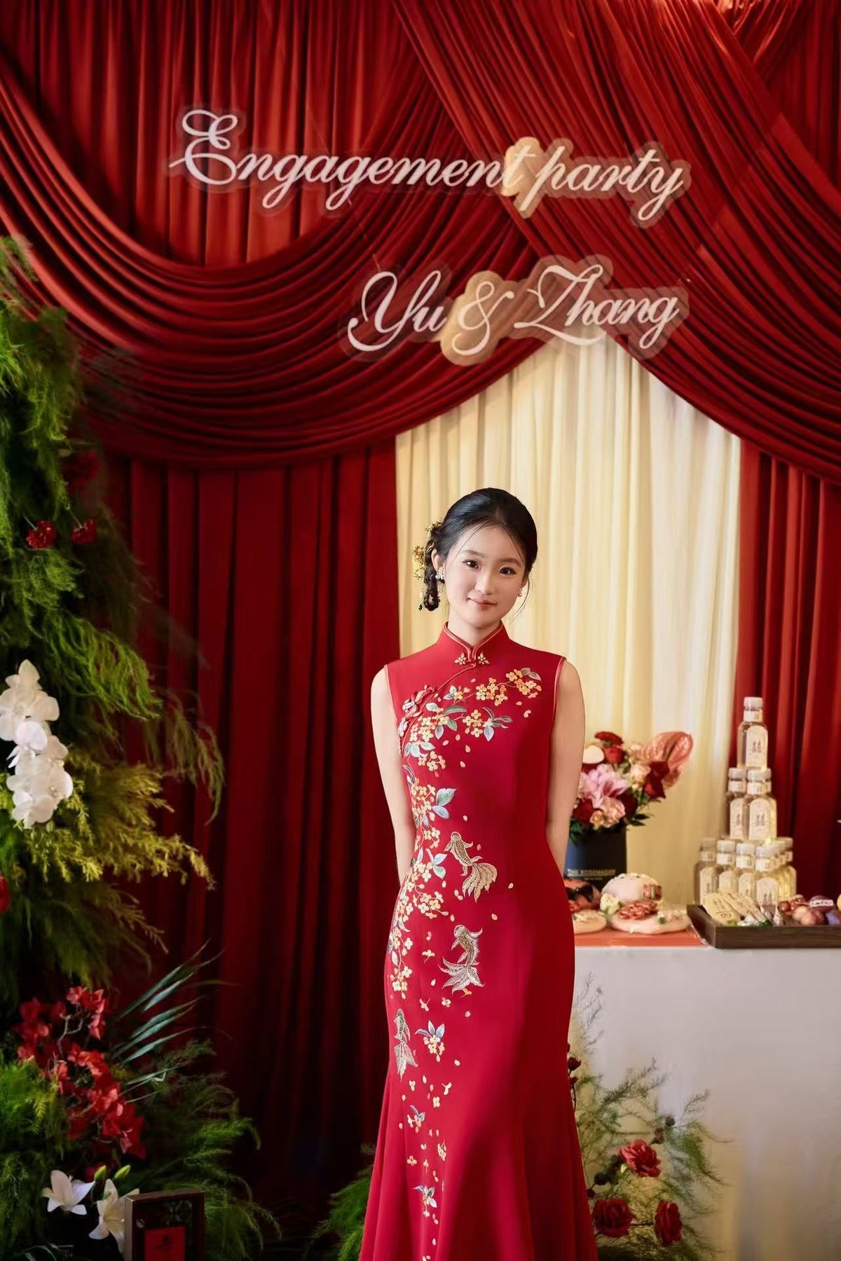 Red Silk Wedding Qipao with Su Embroidery – Yu Yue Gui Wu