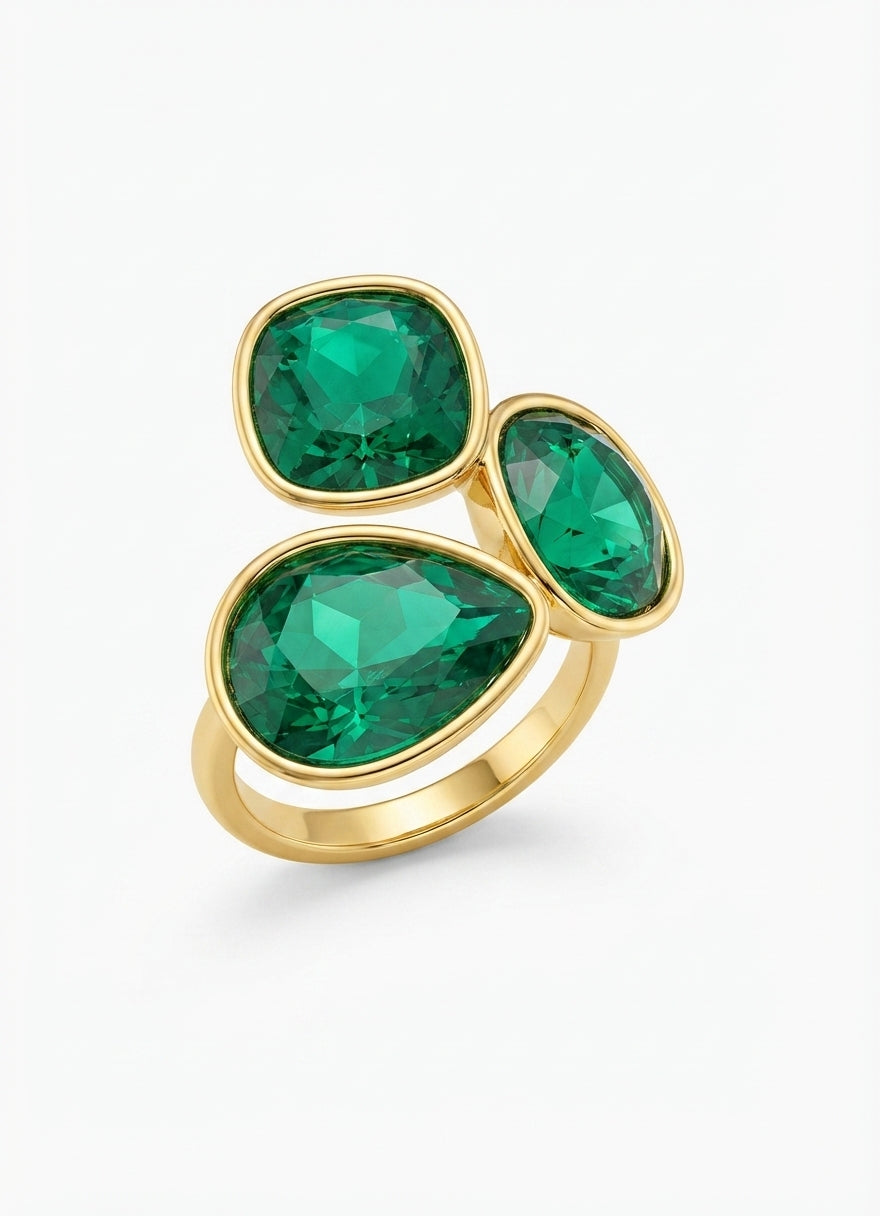 emerald green crystal trio ring side view